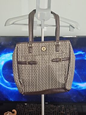 ❗️TOMMY HILFIGER Brown Patterned Tote Bag with Gold Accent ❗️